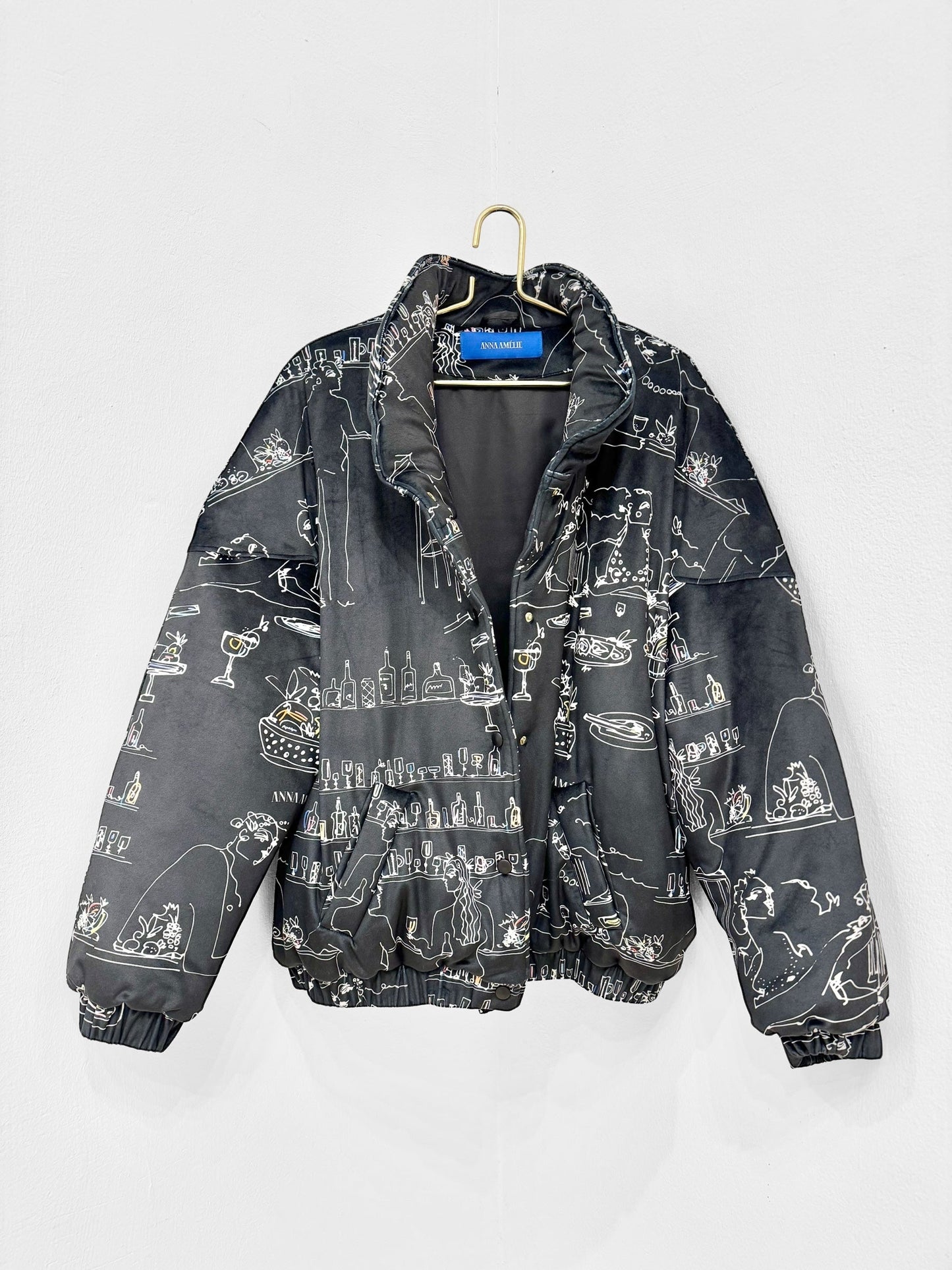 AMELIOU 2.0 VELVET PUFFER JACKET  - BAR SCENES PRINT | BLACK